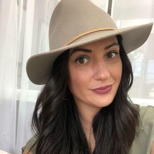 Meet your Posher, Carrie